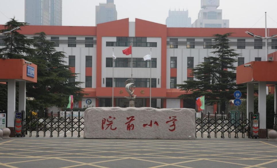 連云港院前小學正式運用教室空調(diào)節(jié)能系統(tǒng)